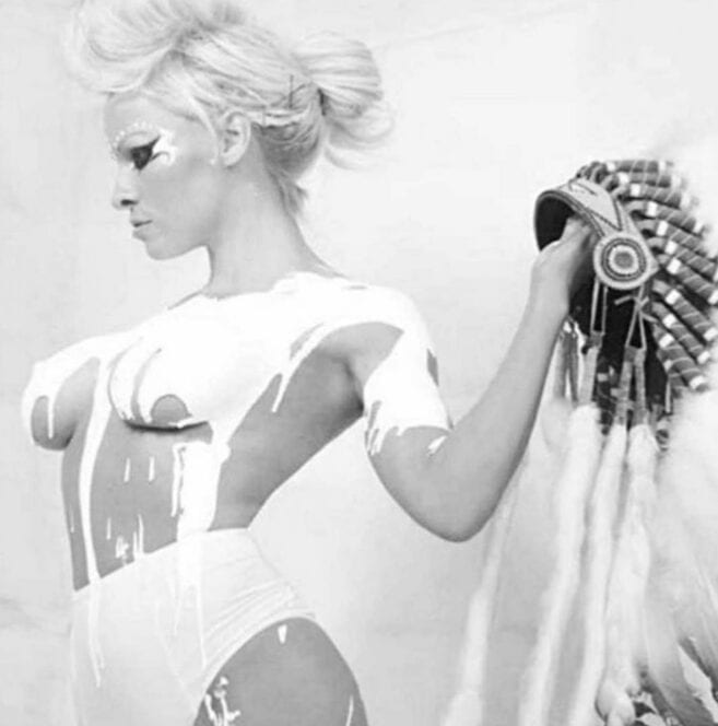 Halloween : Ces Photos Nues De Pamela Anderson Font Vibrer La Toile