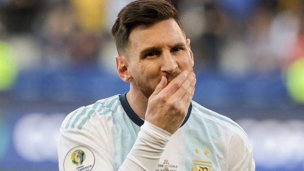 Lionel Messi Suspendu Trois Mois Avec L Argentine