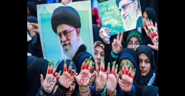 «Mort À L’amérique» : Des Milliers D’iraniens Célèbrent La Prise D’otages De 1979