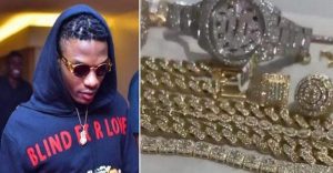 Vidéo: Wizkid Dévoile Sa Collection Coûteuse De Bijoux Incrustés De Diamants