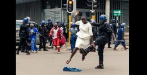 Zimbabwe/Répression D’une Manifestation De L’opposition: Un Bébé De 10 Mois Détenu À Un Poste De Police