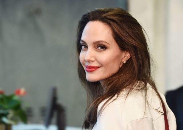Doingbuzz People : Angelina Jolie Échappe À Une Bombe