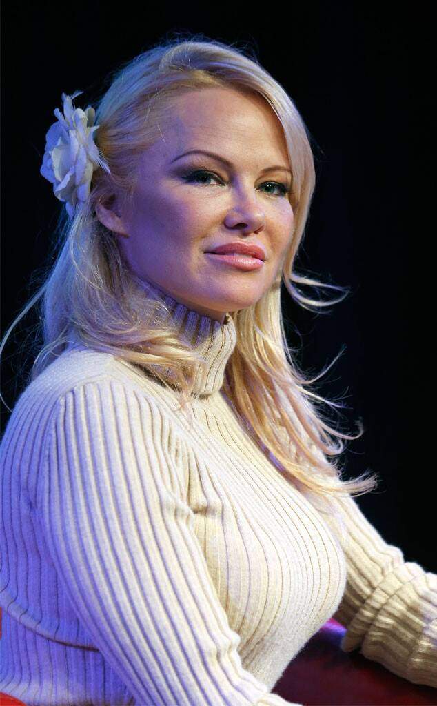Les Internautes Demandent À Pamela Anderson De Supprimer Une De Ses Photos Choquantes