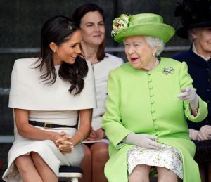 Noël : Meghan Markle Offre Un Étrange Cadeau À La Reine Elizabeth Ii