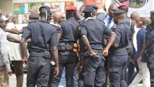 Congo : Un Policier Attaqué Par La Foule Après Avoir Abattu Un Jeune Homme