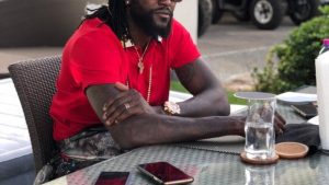 Adebayor Passe Un Noël Merdique Au Ghana