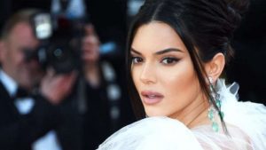 Kendall Jenner En Collé- Serré Très Sexy.