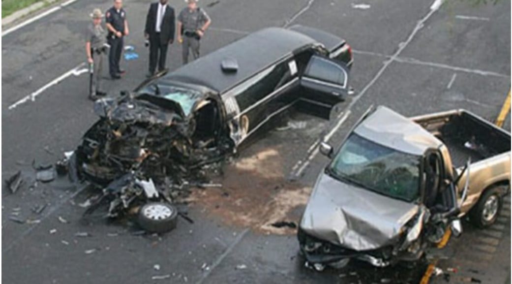Accident2 - Accident: Une voiture de mariage percutée par un conducteur ivre