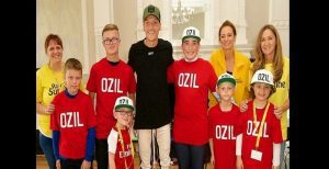 Arsenal : Mesut Ozil Va Financer Les Opérations Chirurgicales De 1 000 Enfants