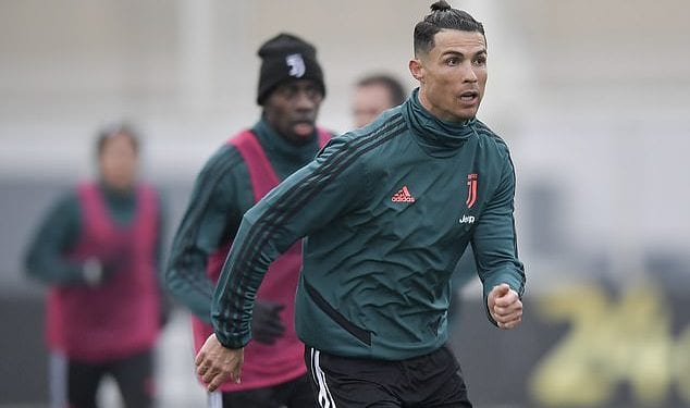 Cristiano Ronaldo Devoile Sa Nouvelle Coiffure Doingbuzz