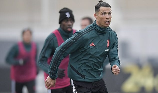 Cristiano Ronaldo dévoile sa nouvelle coiffure
