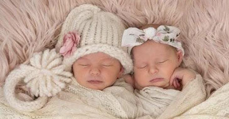 Deux Jumelles Meurent Après Avoir Dormi Dans Le Même Lit Que Leur Maman.