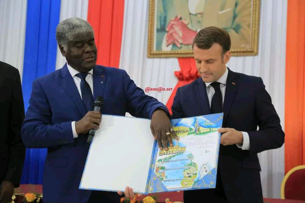 FB IMG 15770405798227082 - Côte d'Ivoire : Emmanuel Macron devient citoyen d'honneur et reçoit les clés de la ville d'Abidjan