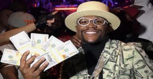 Floyd Mayweather: Sportif Le Mieux Payé Au Monde Durant Ces 20 Dernières Années-(Classement)