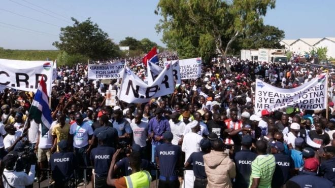 Gambie – “Three Years Jotna”: Adama Barrow Invité À Quitter Le Pouvoir