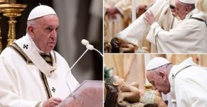 Le Pape Dévoile Une Nouvelle Statue De L’enfant Jésus Dans Une Crèche: Photos