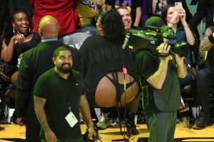 Usa: La Rappeuse Américaine Lizzo Débarque En String À Un Match Des Lakers [Photos]