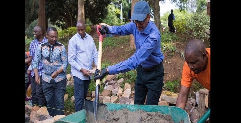 Rwanda Président Paul Kagame Participe Journée Mensuelle Nettoyage
