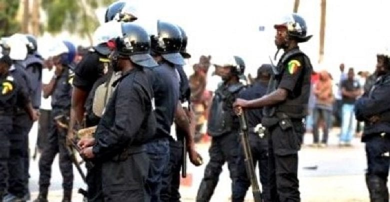 Sénégal : un policier se suicide devant des témoins