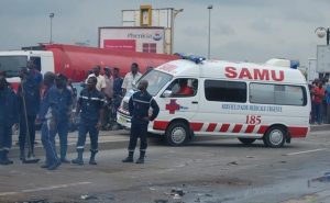 Un Individu Vole Une Ambulance Pendant Que Le Personnel Médical Traitait Une Patiente