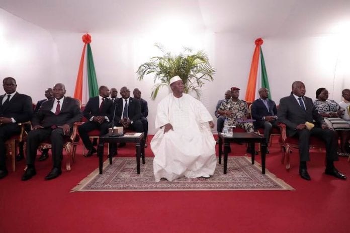 Un journaliste ivoirien à Ouattara : « un vrai leader n’a pas peur de partir et de céder son fauteuil »