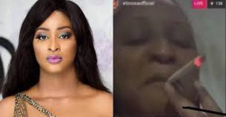 Une actrice nigériane fume et utilise la Bible comme cendrier: Vidéo