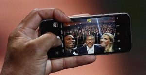 Quand L’iphone 6 De Didier Drogba Crée Le Buzz Sur La Toile