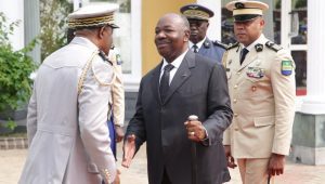 Gabon / Détournement : Des Ministres Arrêtés Et Assis À Même Le Sol En Veste