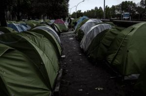 Paris : Les Campements De Migrants Deviennent Des Bidonvilles