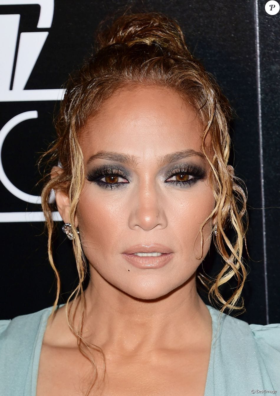 Jennifer Lopez Incendiaire : Large Décolleté Pour Une Cérémonie Prestigieuse