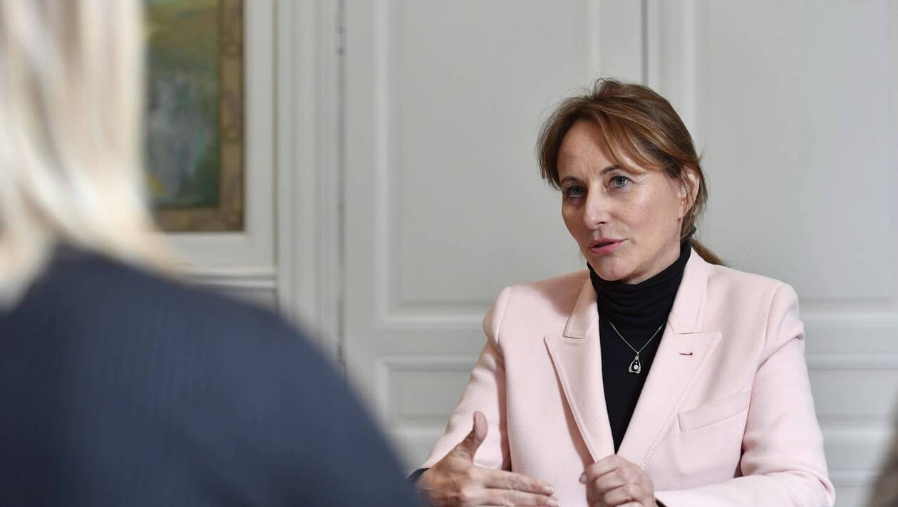 Pourquoi Ségolène Royal Risque -T-Elle D’être Licenciée Par Emmanuel Macron?