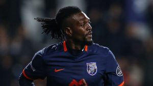 Quand Emmanuel Adebayor Organise Une « Akoumé Party » Avec Ses Amis Video