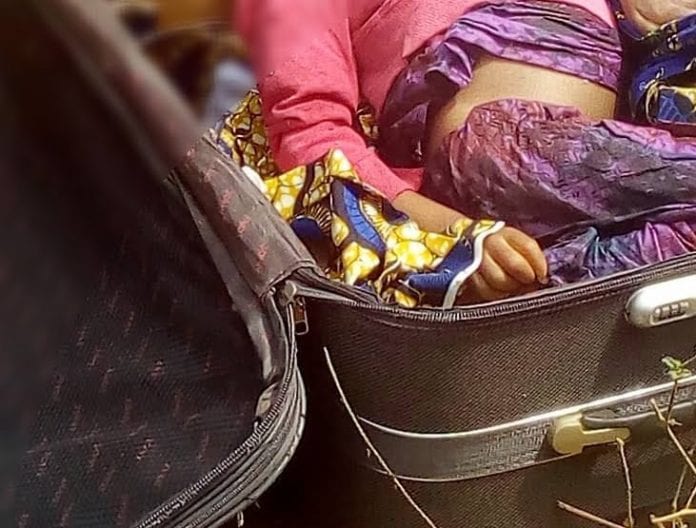 Bénin : le corps sans vie d’un garçon de 7 ans retrouvé dans une valise