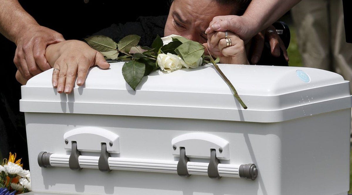 Déclaré mort, un bébé revient à la vie pendant l’enterrement