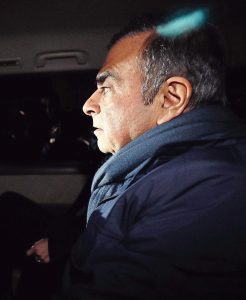 Carlos Ghosn Aurait Fuit Le Japon Dans Une Malle Géante