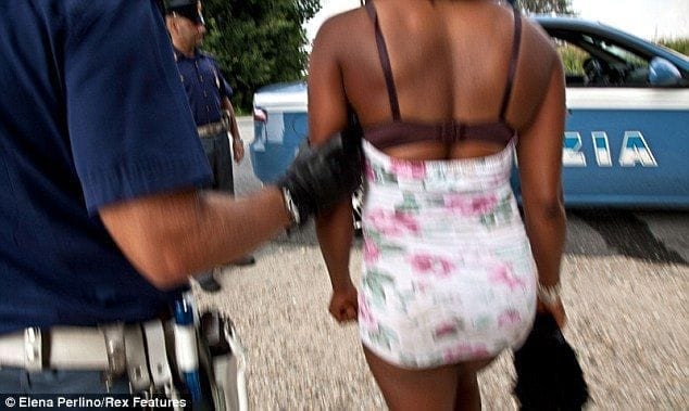 Des Migrantes Nigérianes Du Bon Bétail Prostitution En Italie