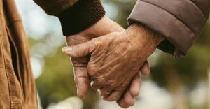 En Couple Depuis 65 Ans, Un Homme Et Sa Femme Meurent Le Même Jour