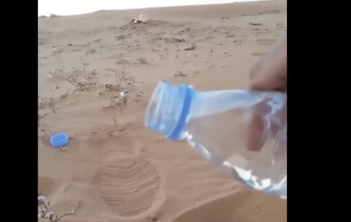 Faire geler de l’eau dans le désert… Phénomène incroyable (VIDEO)