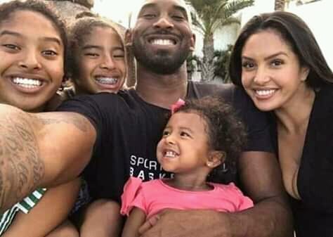 Kobe Bryant A Péri Dans Le Crash D&Rsquo;Hélicoptère Avec Sa Fille Gianna