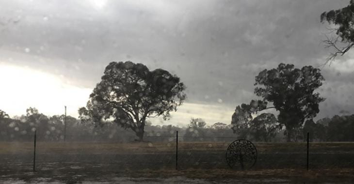 Il Pleut Enfin En Australie, Mais On Craint Maintenant Des Inondations Et Des Risques Liés À La Foudre.