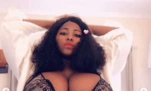 La Mannequin Nigériane De Plus Grande Taille Monalisa Stephen Fait Étalage De Ses Énormes Seins Dans De Nouvelles Photos