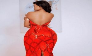 (Photos) Sanchi Atomise La Toile Avec Une Belle Robe Robe Bien Taillée