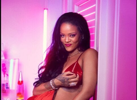 Rihanna Ultrasexy En Lingerie Elle Prepare Saint Valentin Torride