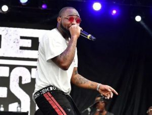 Davido Offre Encore 1 Million De Nairas À Une Fan Sur Scène