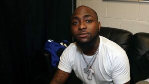 People : Davido S’énerve Après S’être Fait Voler Sa Montre Grand Luxe