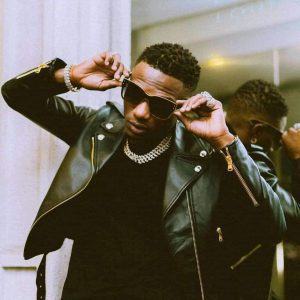 Après Davido, Wizkid Aussi S&Rsquo;Incline De Manière Satanique Devant Un Guru (Vidéo)