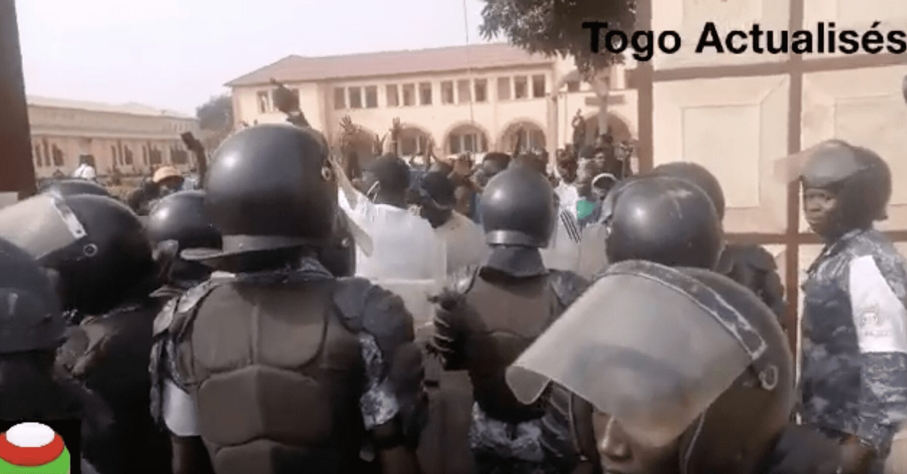 Urgent/Togo: Le Face À Face Des Militants Et Des Forces De L&Rsquo;Ordre À L&Rsquo;Entrée De St Joseph -Video