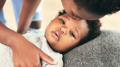 Coup de tonnerre: Une femme donne naissance à un bébé atteint du coronavirus