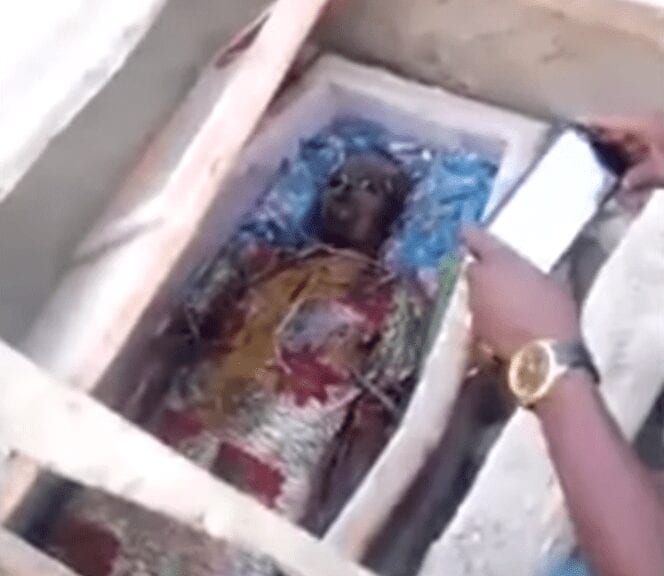Côte d’Ivoire : Un homme retrouvé intact 3 mois après son inhumation (VIDÉO)