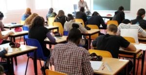 Elle Bloque Son Lycée Avec Ses Copines Et Elle Est La Seule À Avoir Un 0/20